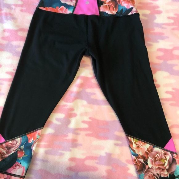 Lululemon Embody Crops - Picture 3 of 11